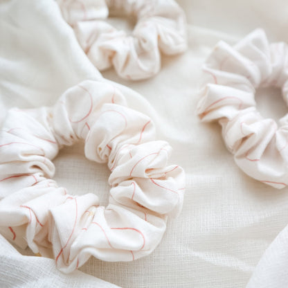 Line print small scrunchie